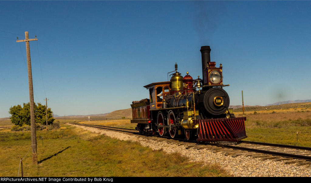 UP 119 in a run-by for park visitors